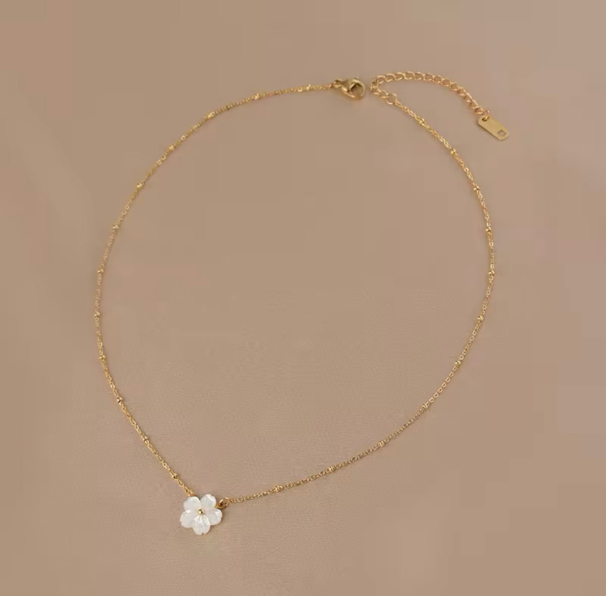 Flower Concha Necklace